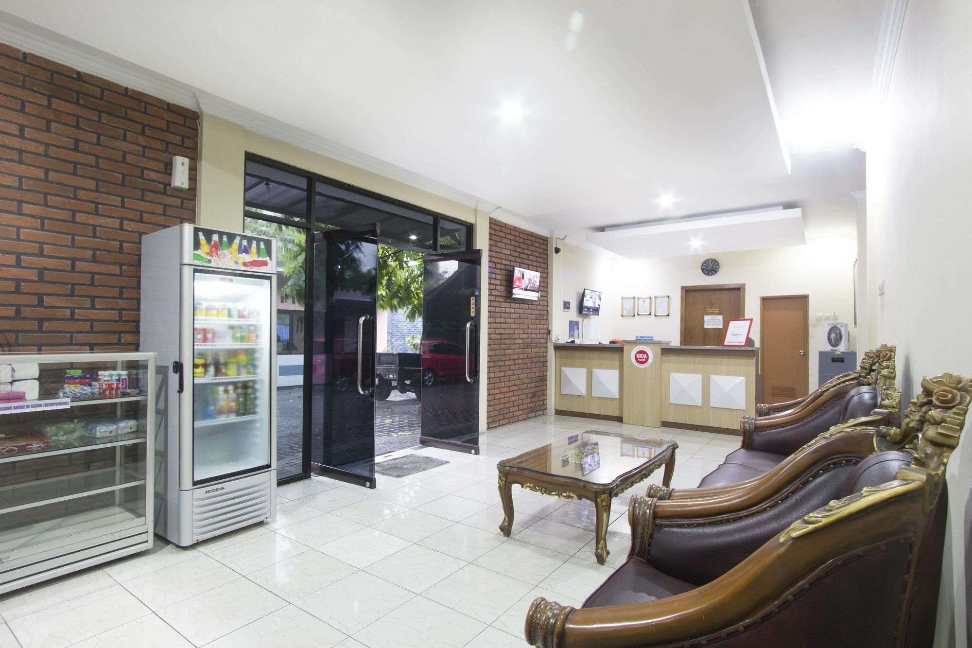 RedDoorz Plus near Stadion Mandala Krida Yogyakarta Exterior foto