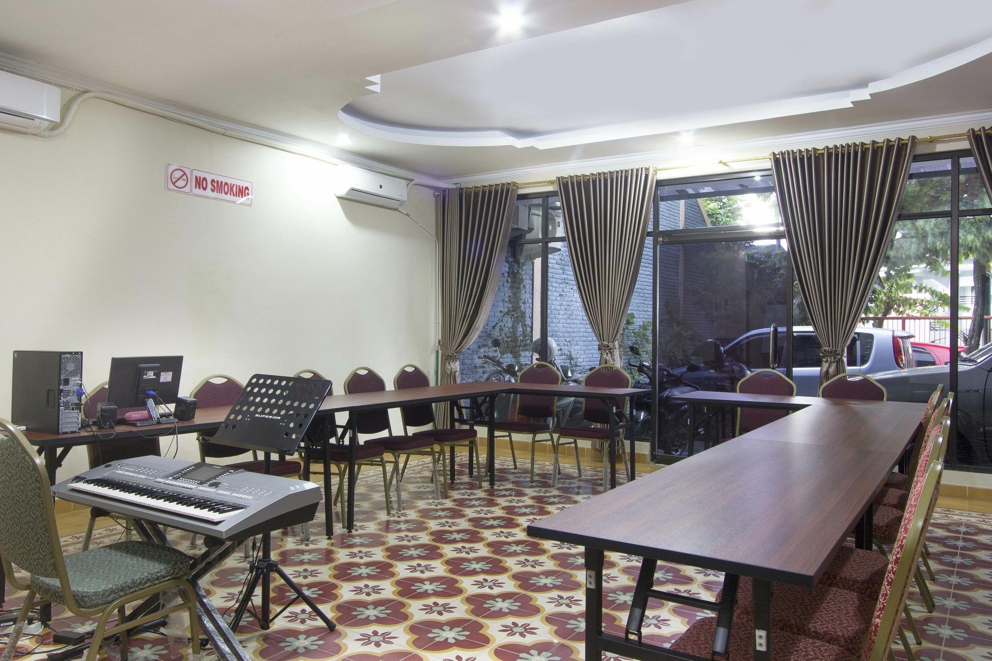 RedDoorz Plus near Stadion Mandala Krida Yogyakarta Exterior foto