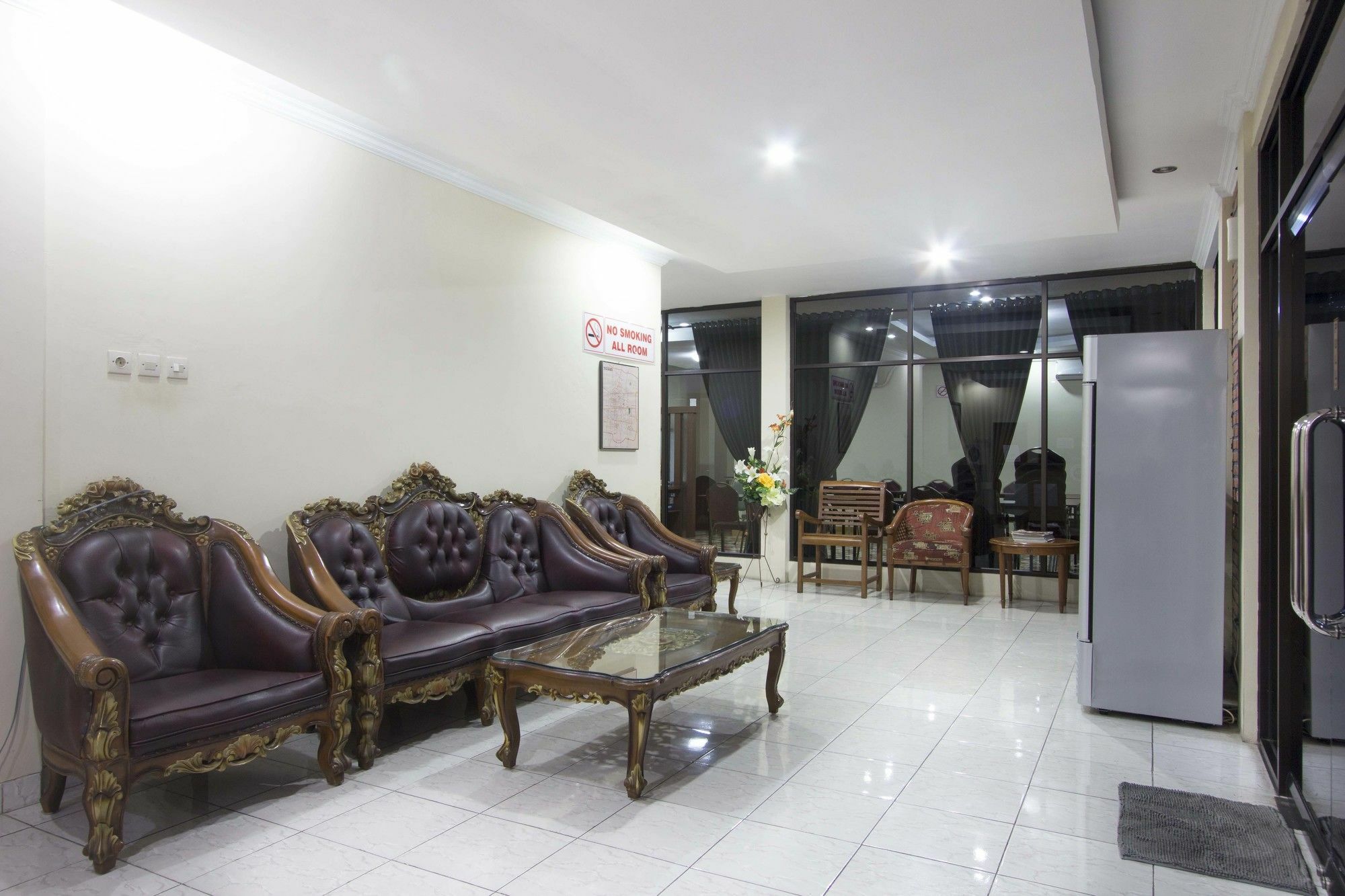 RedDoorz Plus near Stadion Mandala Krida Yogyakarta Exterior foto